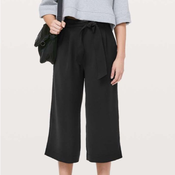 Lululemon Noir Crop Black 8 NWT Pants Wide Leg Flowy Pockets High Rise $98 - Picture 1 of 8